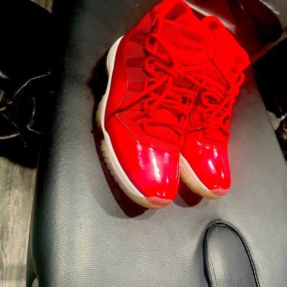 Air Jordans Red Retro 11 Win Like - Picture 2 of 3